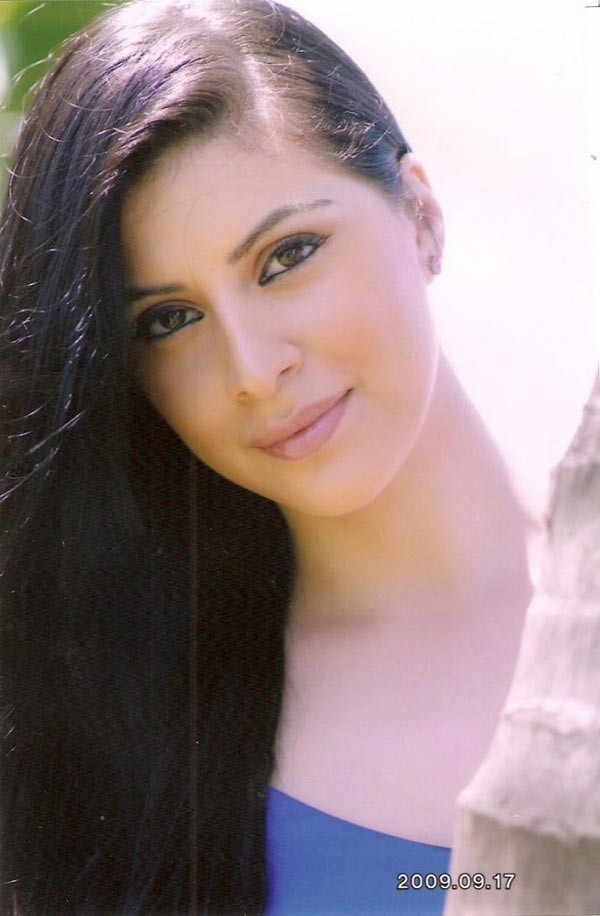 Glamour Movie Stills - Karishma  Kotak - 2 / 37 photos